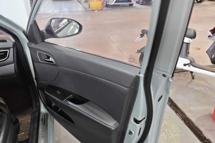 Used Hyundai Mistra 2014 1.8L Automatic Deluxe DLX Model Interior 5