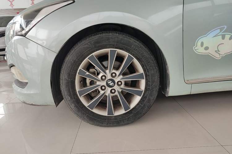 Used Hyundai Mistra 2014 1.8L Automatic Smart GLS Left Front Wheel Hub