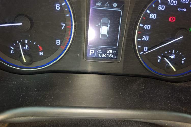 Used Hyundai Mistra 2014 1.8L Automatic Smart GLS Odometer Close Up