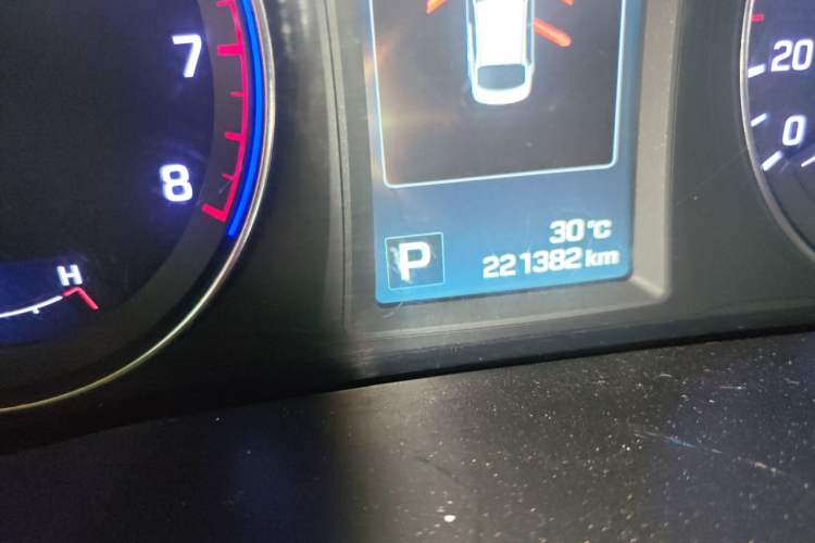 Used Hyundai Mistra 2014 1.8L Automatic Deluxe DLX Model Odometer Close Up
