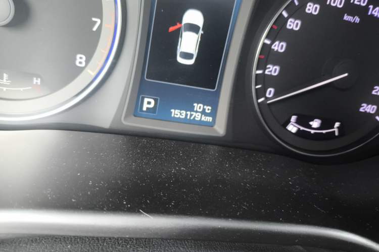 Used Hyundai Mistra 2014 1.8L Automatic Deluxe DLX Model Odometer Close Up