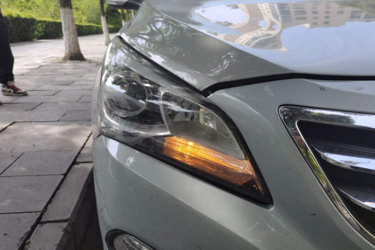 Used Hyundai Mistra 2014 1.8L Automatic Deluxe DLX Model Right Front Headlight