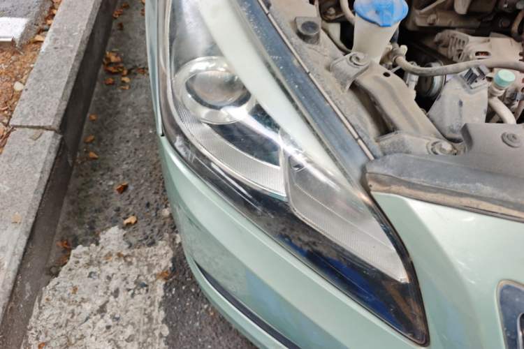 Used Hyundai Mistra 2014 1.8L Automatic Smart GLS Right Front Headlight