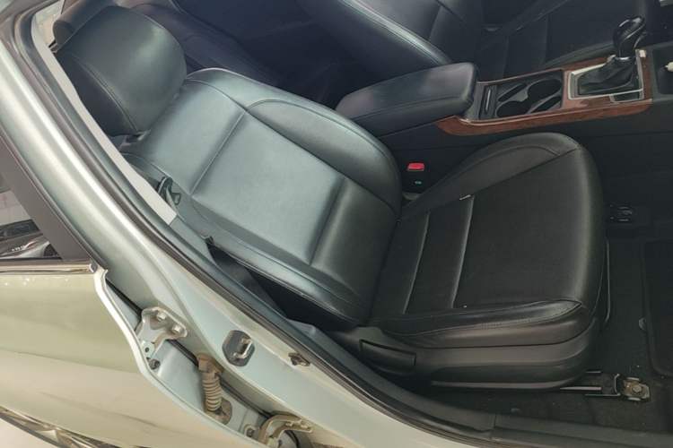 Used Hyundai Mistra 2014 1.8L Automatic Smart GLS Right Front Seat