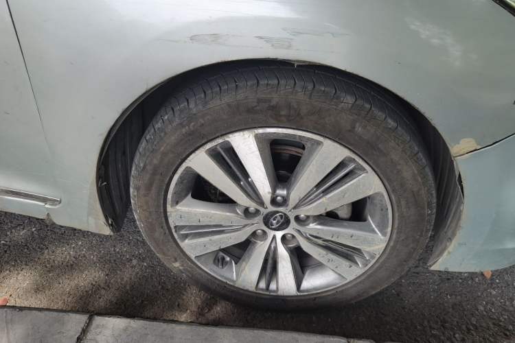 Used Hyundai Mistra 2014 1.8L Automatic Deluxe DLX Model Right Front Wheel Hub