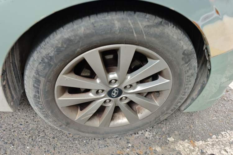 Used Hyundai Mistra 2014 1.8L Automatic Smart GLS Right Front Wheel Hub