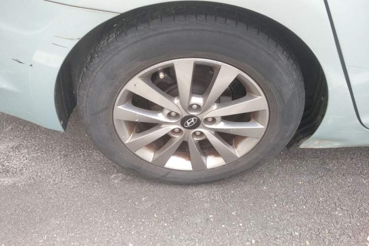 Used Hyundai Mistra 2014 1.8L Automatic Smart GLS Right Front Wheel Hub