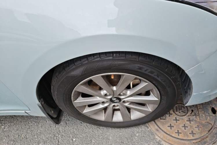 Used Hyundai Mistra 2014 1.8L Automatic Smart GLS Right Front Wheel Hub