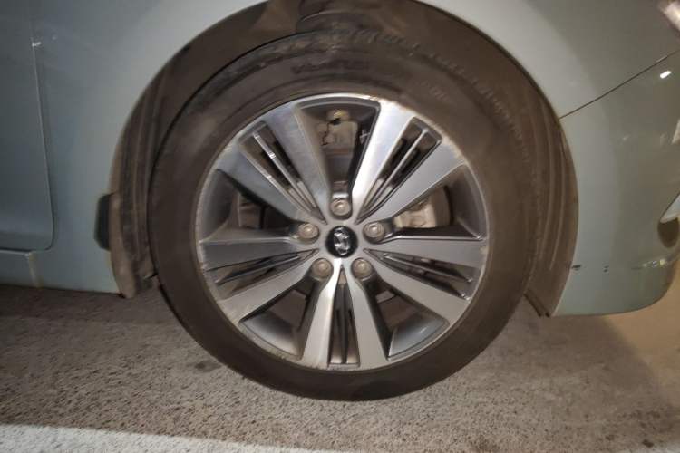 Used Hyundai Mistra 2014 1.8L Automatic Deluxe DLX Model Right Front Wheel Hub