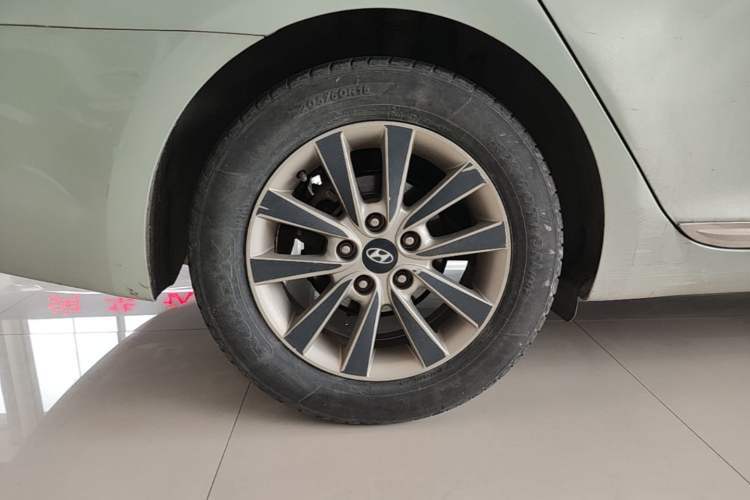 Used Hyundai Mistra 2014 1.8L Automatic Smart GLS Right Rear Wheel Hub