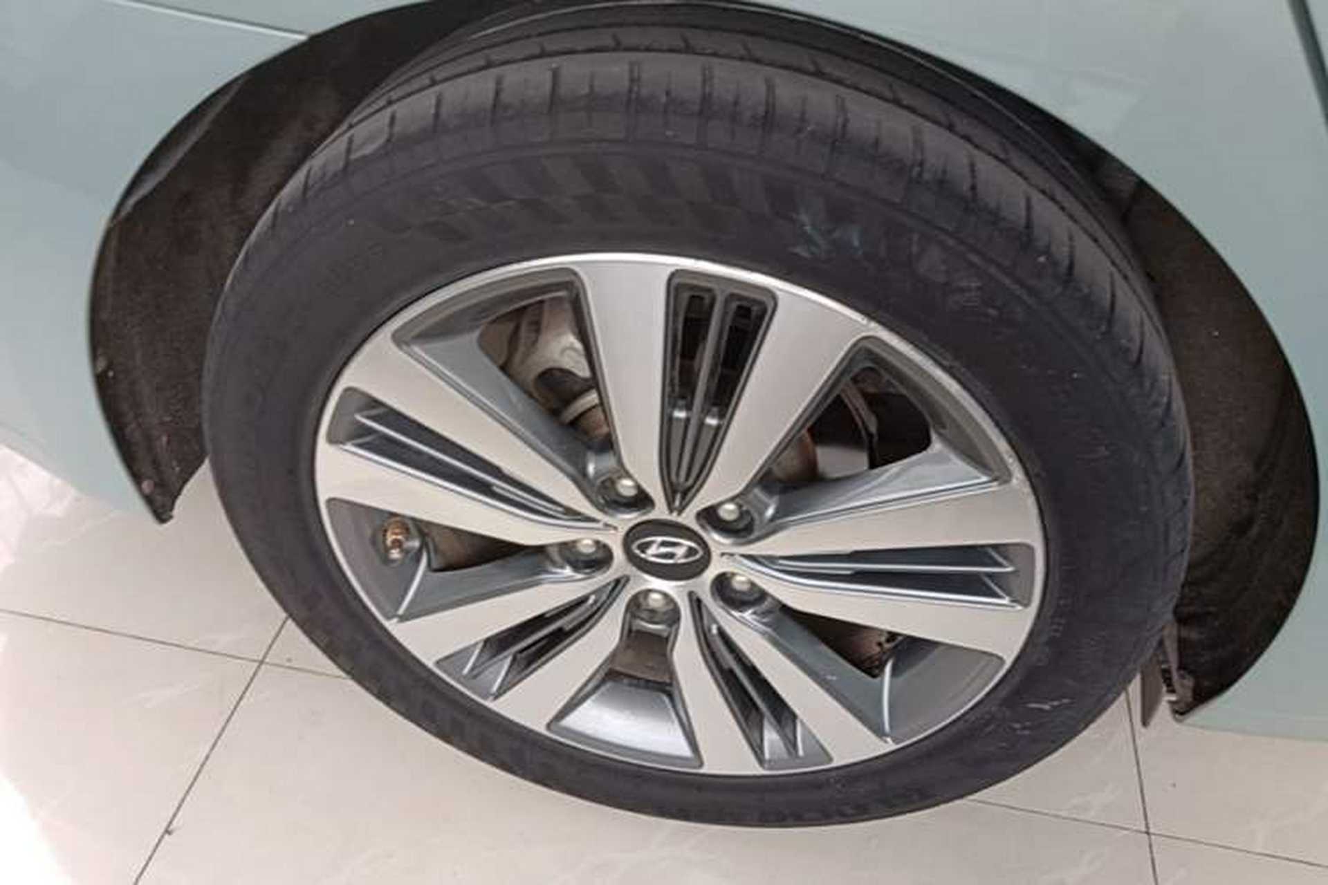 Used Hyundai Mistra 2014 1.8L Automatic Deluxe DLX Model Right Rear Wheel Hub