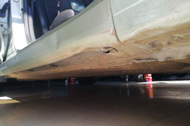 Used Hyundai Mistra 2014 1.8L Automatic Deluxe DLX Model Right Side Sill