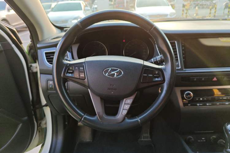 Used Hyundai Mistra 2014 1.8L Automatic Deluxe DLX Model Steering Wheel