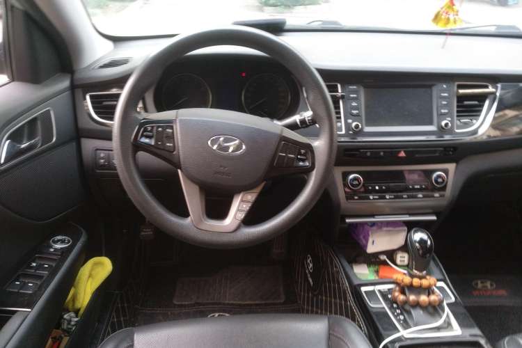 Used Hyundai Mistra 2014 1.8L Automatic Smart GLS Steering Wheel