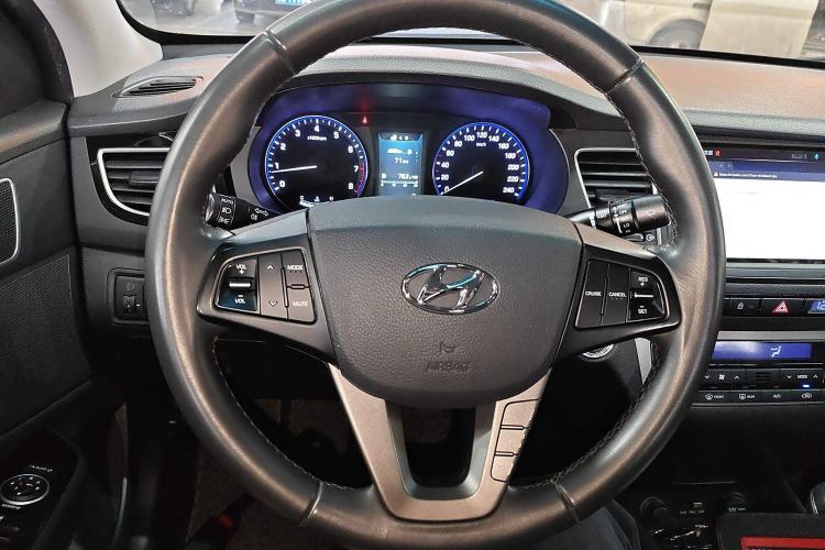 Used Hyundai Mistra 2014 1.8L Automatic Deluxe DLX Model Steering Wheel