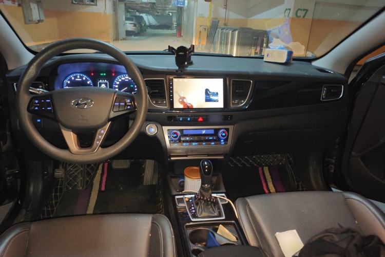 Used Hyundai Mistra 2014 1.8L Automatic Smart GLS Center Console