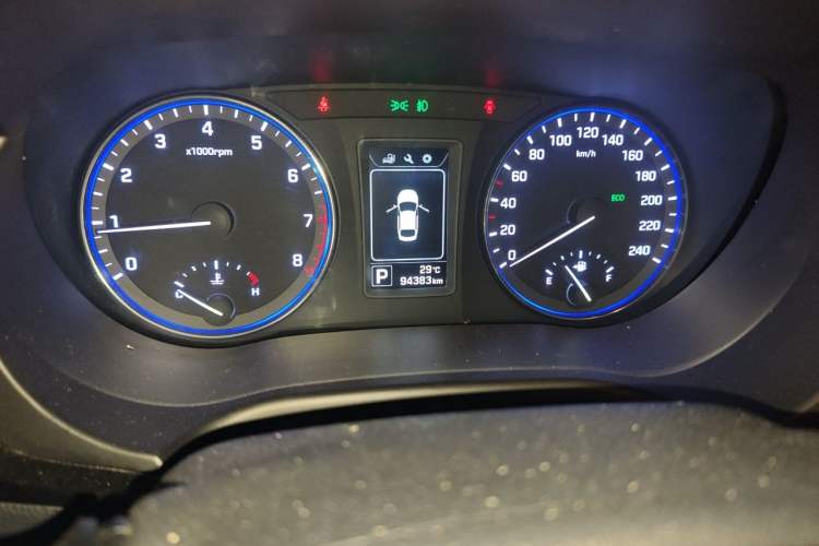 Used Hyundai Mistra 2014 1.8L Automatic Smart GLS Odometer Close Up