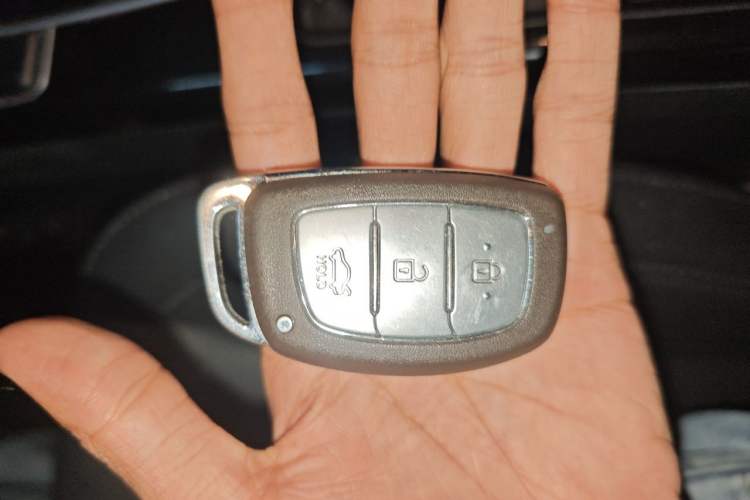 Used Hyundai Mistra 2014 1.8L Automatic Smart GLS Vehicle Key