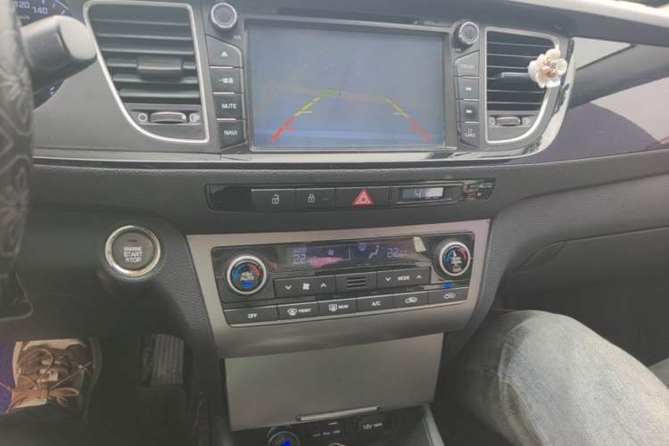 Used Hyundai Mistra 2014 1.8L Automatic Smart GLS Audio And AC Panel