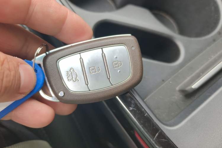 Used Hyundai Mistra 2014 1.8L Automatic Smart GLS Interior 1