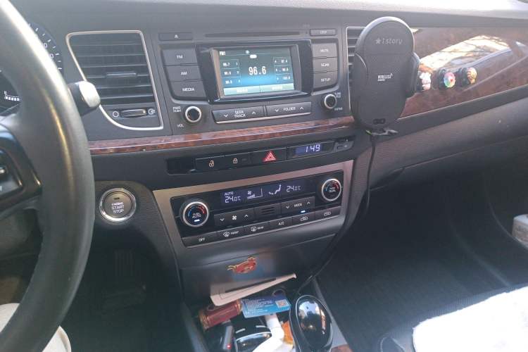 Used Hyundai Mistra 2014 1.8L Automatic Deluxe DLX Model Audio And AC Panel