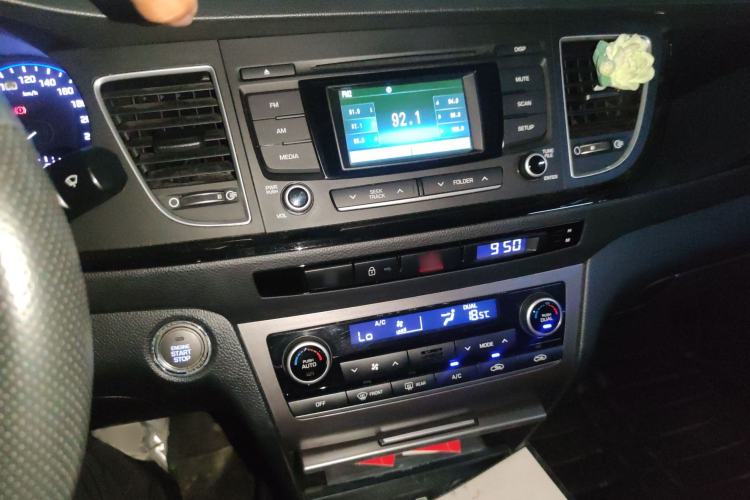 Used Hyundai Mistra 2014 1.8L Automatic Deluxe DLX Model Audio And AC Panel