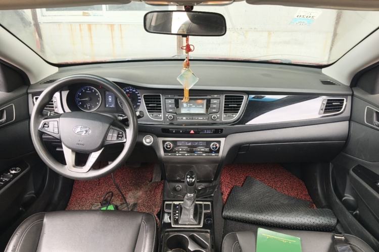 Used Hyundai Mistra 2014 1.8L Automatic Smart GLS Center Console
