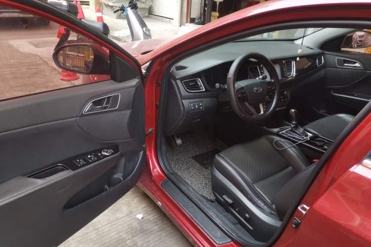 Used Hyundai Mistra 2014 1.8L Automatic Deluxe DLX Model Driver Seat