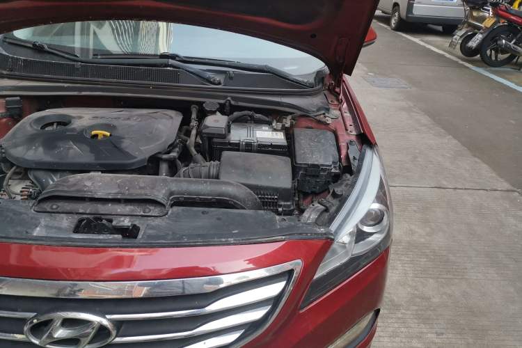 Used Hyundai Mistra 2014 1.8L Automatic Deluxe DLX Model Engine Bay Left