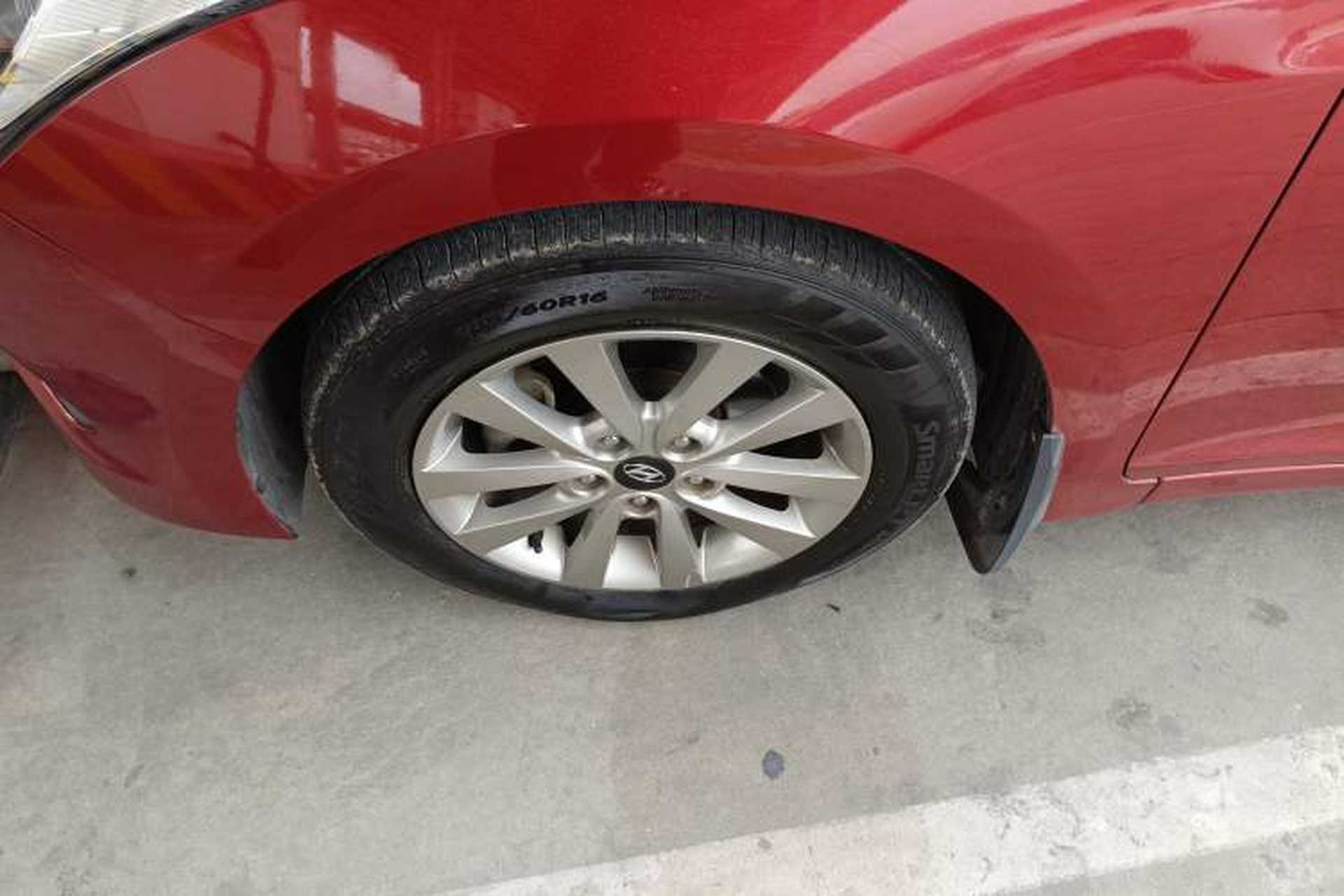 Used Hyundai Mistra 2014 1.8L Automatic Smart GLS Left Front Wheel Hub