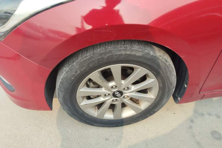 Used Hyundai Mistra 2014 1.8L Automatic Smart GLS Left Front Wheel Hub