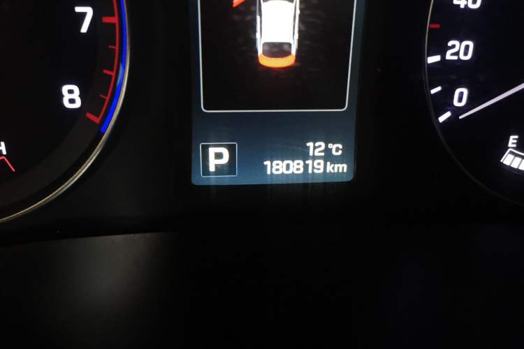 Used Hyundai Mistra 2014 1.8L Automatic Deluxe DLX Model Odometer Close Up