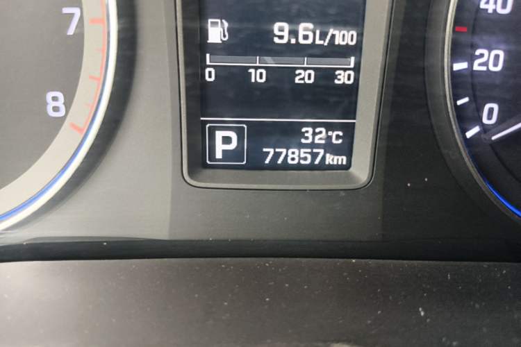 Used Hyundai Mistra 2014 1.8L Automatic Smart GLS Odometer Close Up