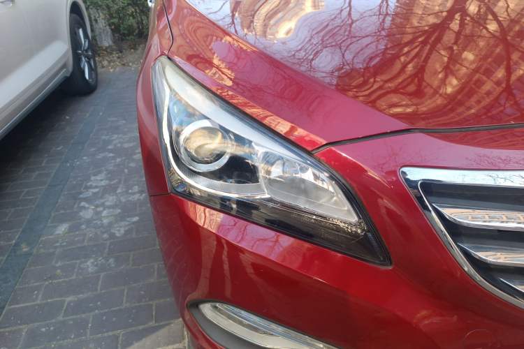 Used Hyundai Mistra 2014 1.8L Automatic Deluxe DLX Model Right Front Headlight