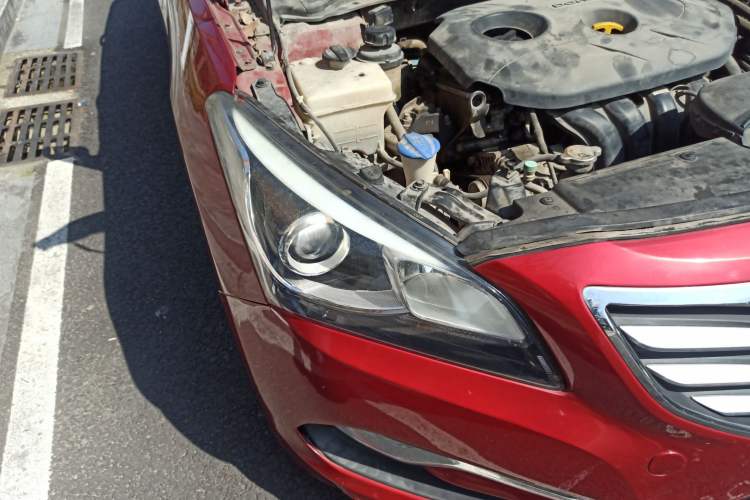 Used Hyundai Mistra 2014 1.8L Automatic Smart GLS Right Front Headlight