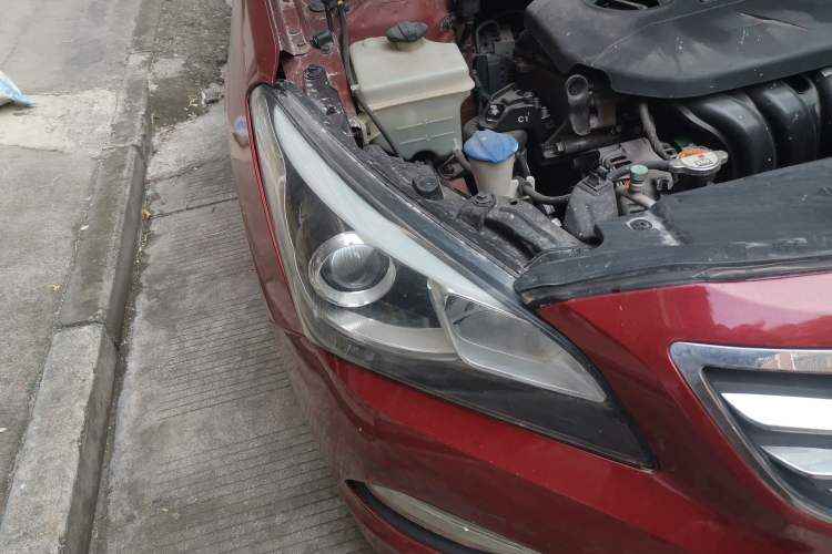 Used Hyundai Mistra 2014 1.8L Automatic Deluxe DLX Model Right Front Headlight