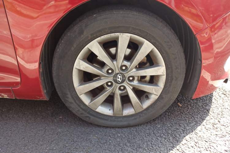 Used Hyundai Mistra 2014 1.8L Automatic Smart GLS Right Front Wheel Hub