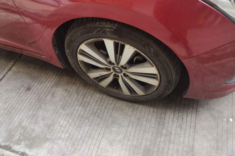 Used Hyundai Mistra 2014 1.8L Automatic Deluxe DLX Model Right Front Wheel Hub