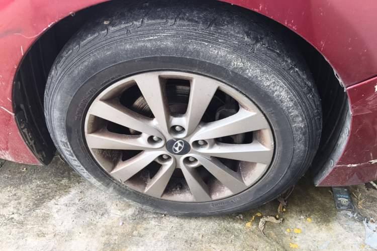 Used Hyundai Mistra 2014 1.8L Automatic Smart GLS Right Front Wheel Hub