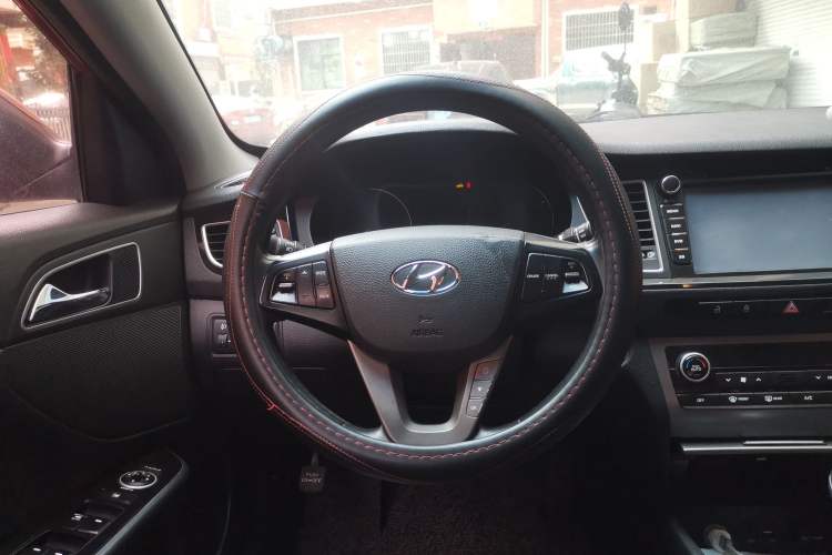 Used Hyundai Mistra 2014 1.8L Automatic Deluxe DLX Model Steering Wheel