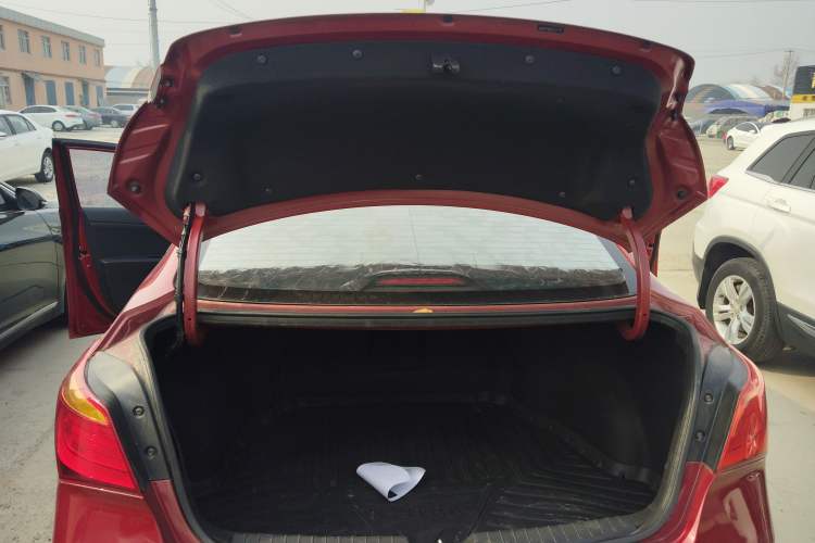 Used Hyundai Mistra 2014 1.8L Automatic Smart GLS Trunk