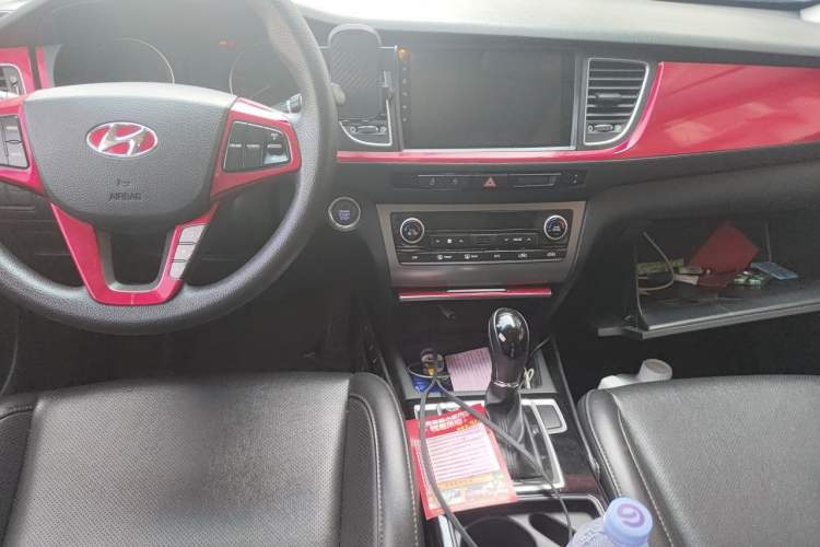 Used Hyundai Mistra 2014 1.8L Automatic Smart GLS Center Console