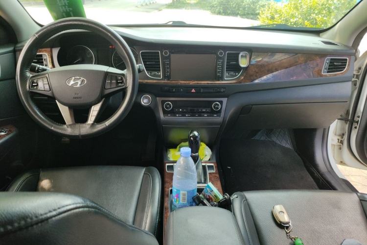 Used Hyundai Mistra 2014 1.8L Automatic Deluxe DLX Model Center Console
