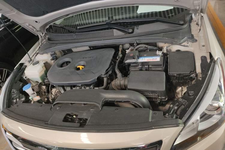 Used Hyundai Mistra 2014 1.8L Automatic Deluxe DLX Model Engine Bay