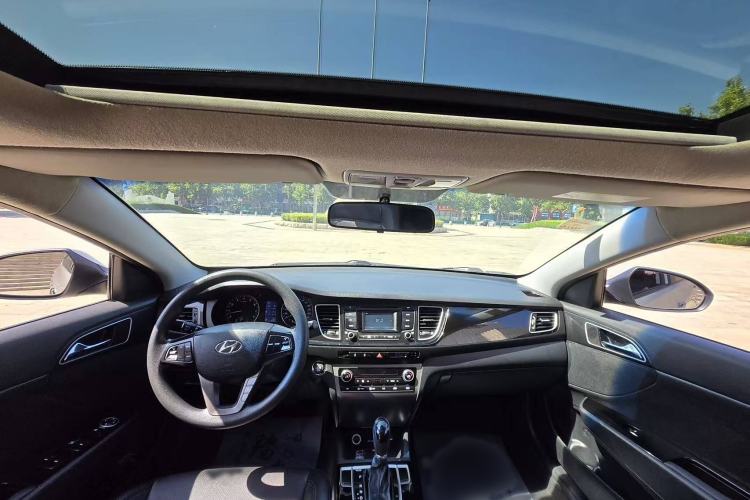 Used Hyundai Mistra 2014 1.8L Automatic Smart GLS Interior 1