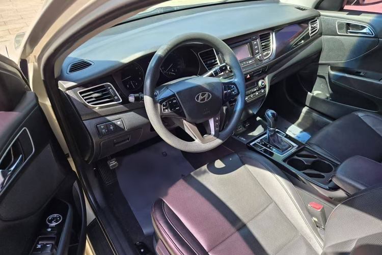 Used Hyundai Mistra 2014 1.8L Automatic Smart GLS Interior 2