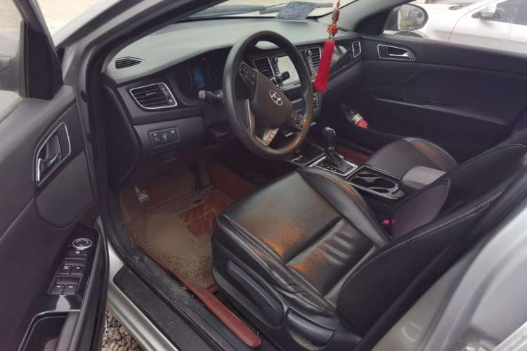 Used Hyundai Mistra 2014 1.8L Automatic Smart GLS Interior 2