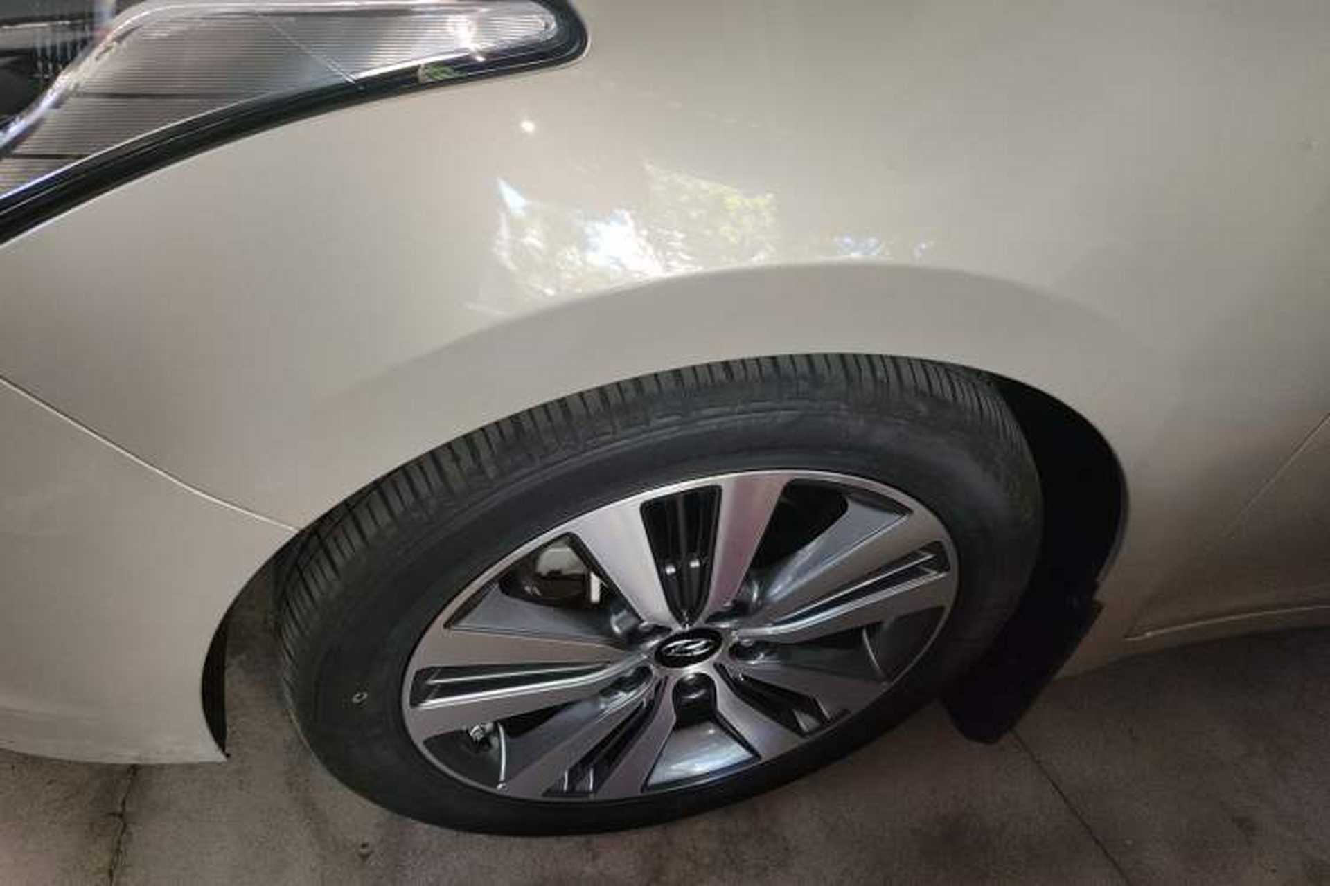 Used Hyundai Mistra 2014 1.8L Automatic Deluxe DLX Model Left Front Wheel Hub