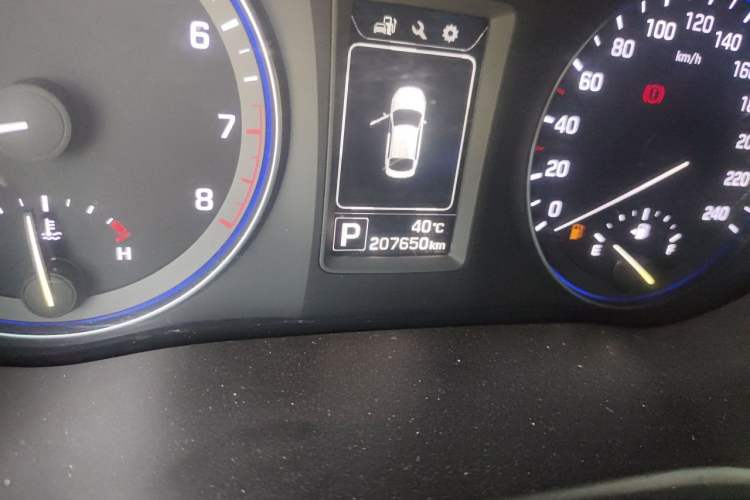 Used Hyundai Mistra 2014 1.8L Automatic Smart GLS Odometer Close Up