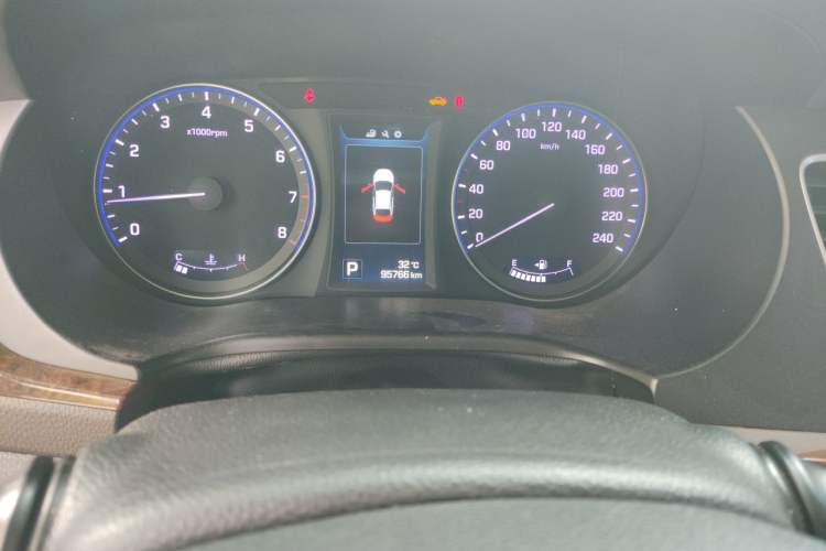 Used Hyundai Mistra 2014 1.8L Automatic Deluxe DLX Model Odometer Close Up